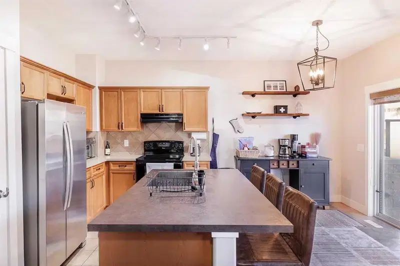 235 Cougar Plateau Way SW, Calgary — photo 5 of 31
