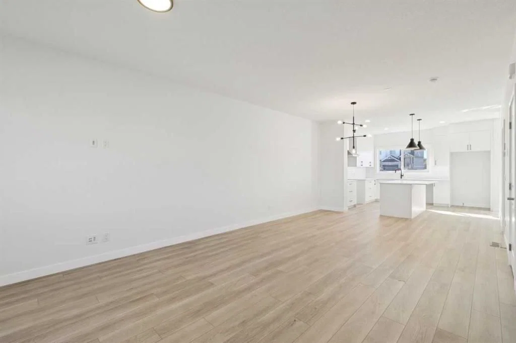 297 Creekside Drive SW, Calgary — photo 5 of 30