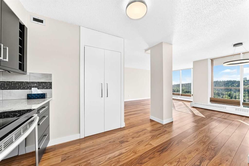 1708, 145 Point Drive NW, Calgary — photo 5 of 38