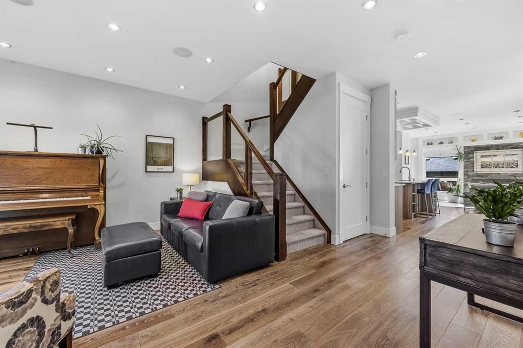 1211 19 Avenue NW, Calgary — photo 4 of 50
