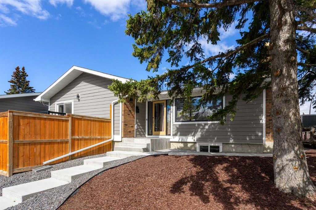 119 Silvercreek Close NW, Calgary — main listing photo