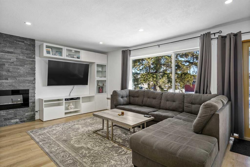 119 Silvercreek Close NW, Calgary — photo 4 of 46