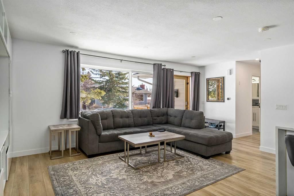 119 Silvercreek Close NW, Calgary — photo 5 of 46