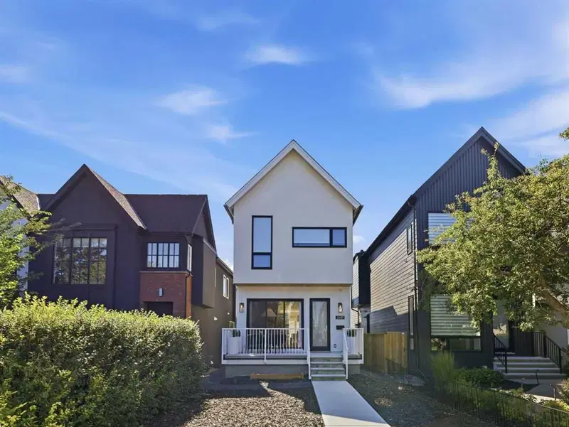 2417 31 Avenue SW, Calgary — main listing photo