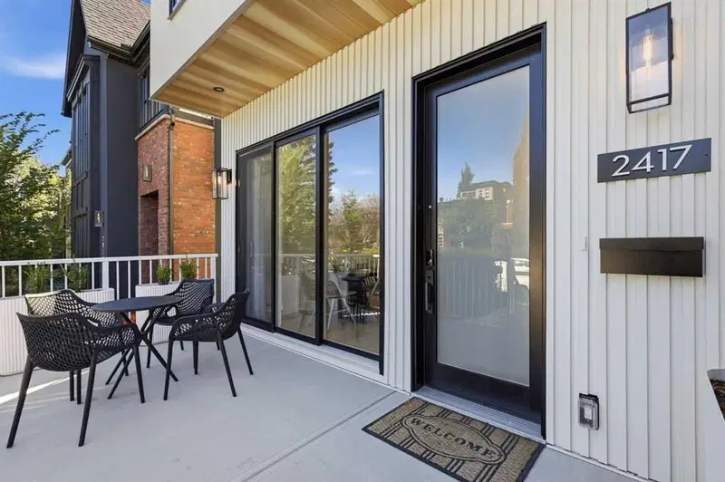 2417 31 Avenue SW, Calgary — photo 2 of 50