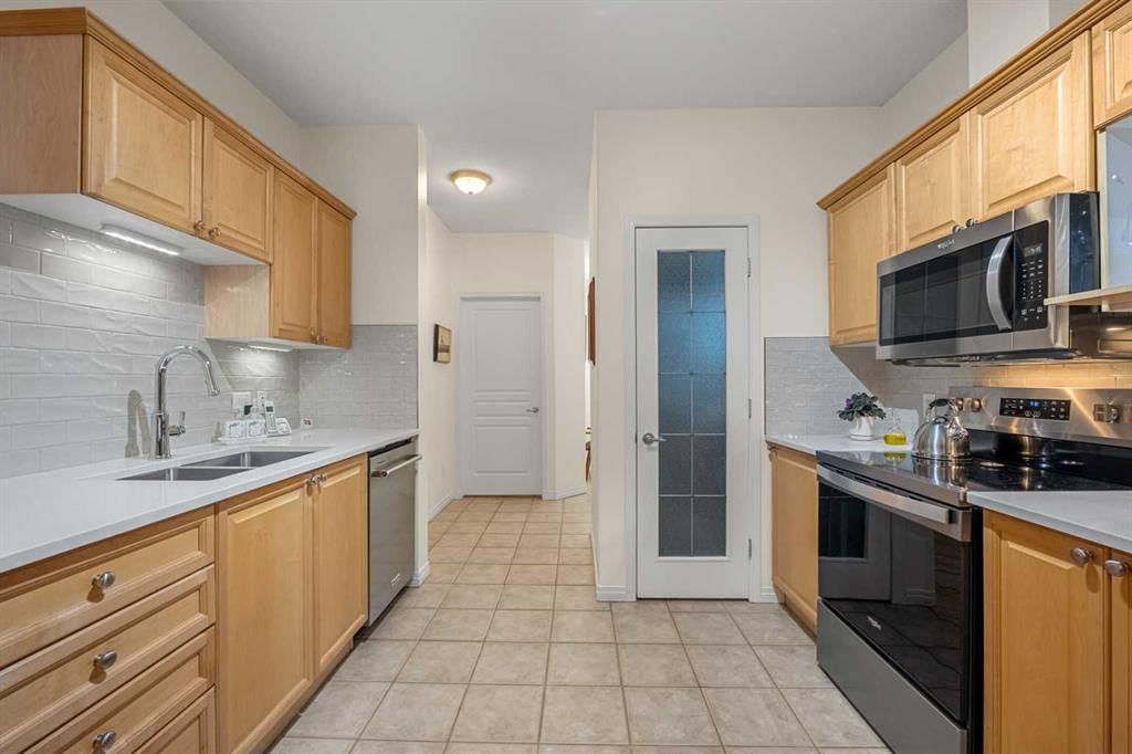 1104, Lake Fraser Court SE, Calgary — photo 4 of 45