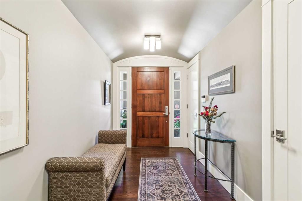 3922 4 Street SW, Calgary — photo 4 of 50