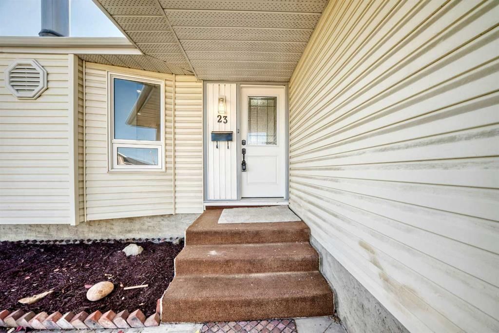 23 Penworth Crescent SE, Calgary — photo 2 of 50