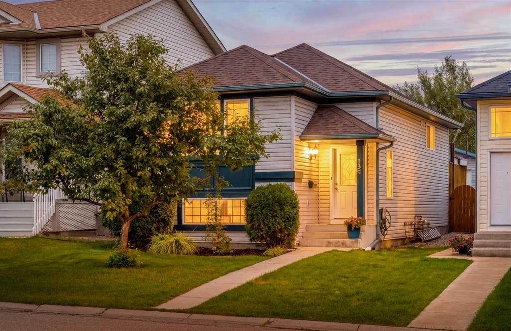 139 Country Hills Way NW, Calgary — main listing photo