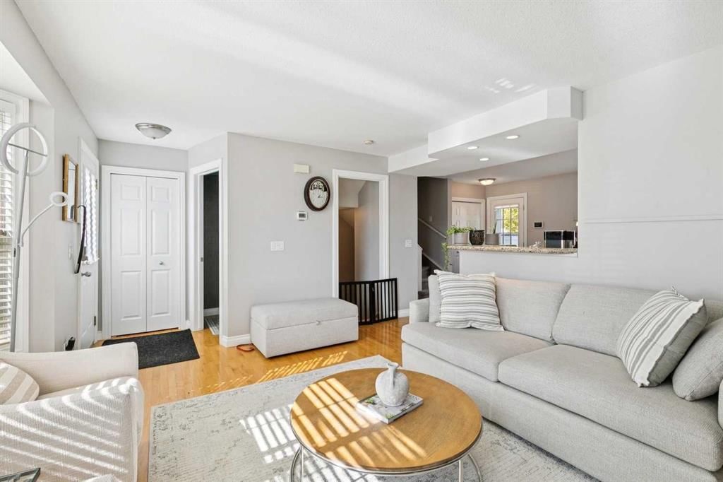6 Ypres Green SW, Calgary — photo 2 of 49