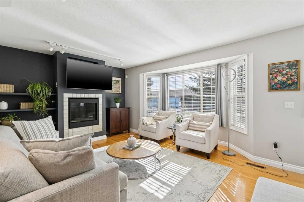 6 Ypres Green SW, Calgary — photo 4 of 49