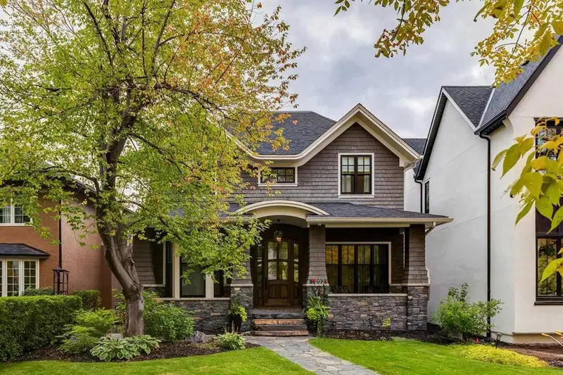 3202 Vercheres Street SW, Calgary — main listing photo