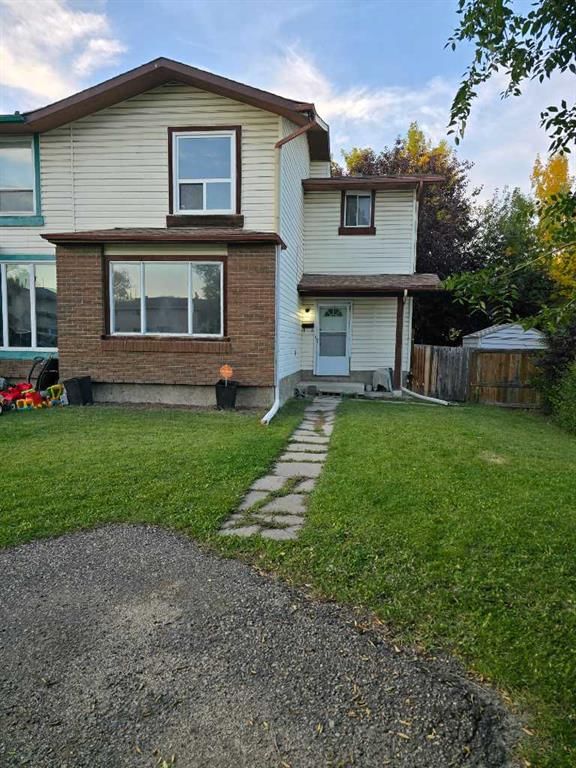 215 Pineset Place NE, Calgary — townhome for sale