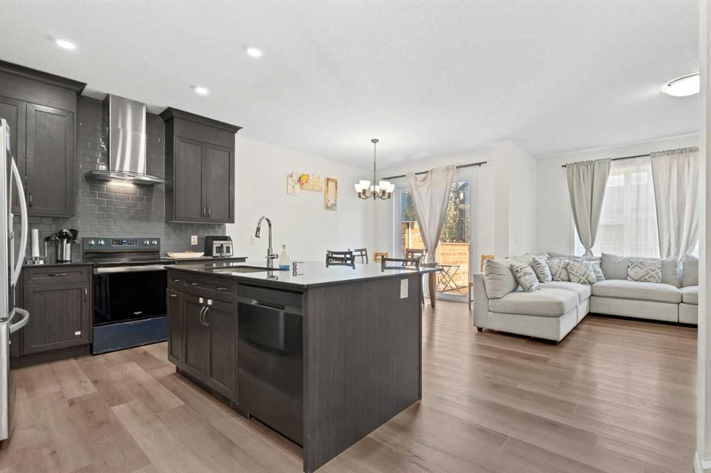 809 Seton Circle SE, Calgary — photo 3 of 34