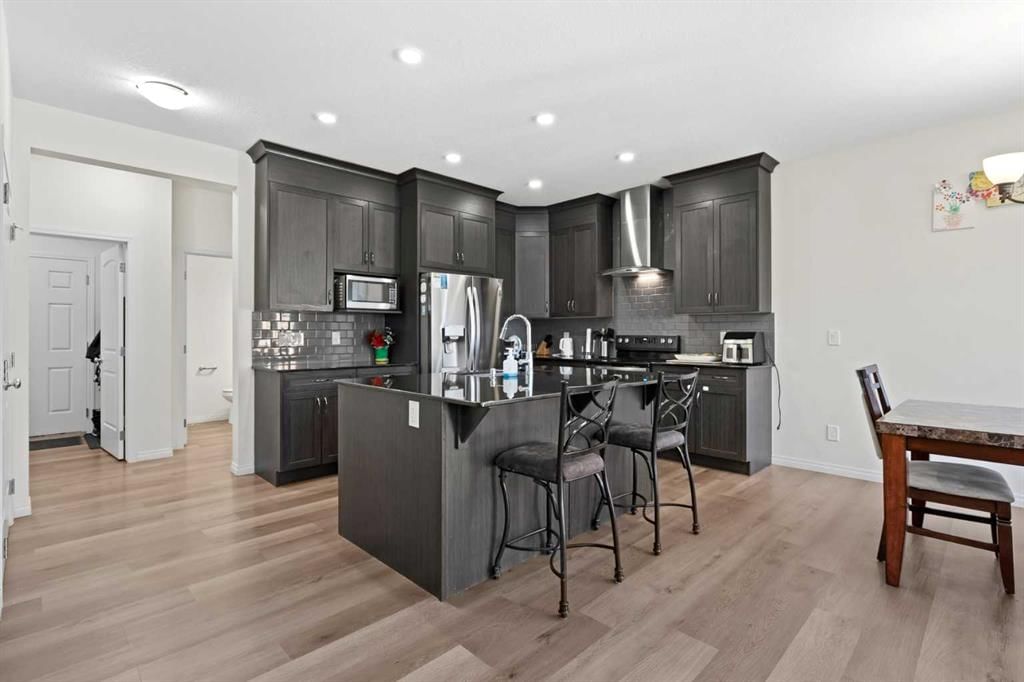 809 Seton Circle SE, Calgary — photo 4 of 34
