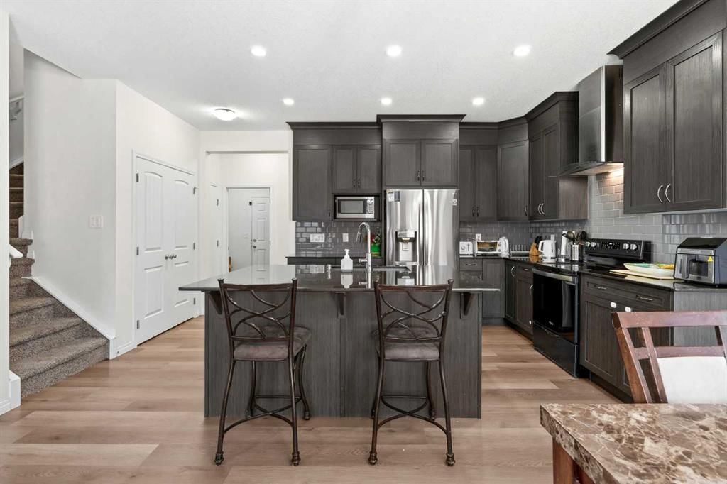 809 Seton Circle SE, Calgary — photo 5 of 34