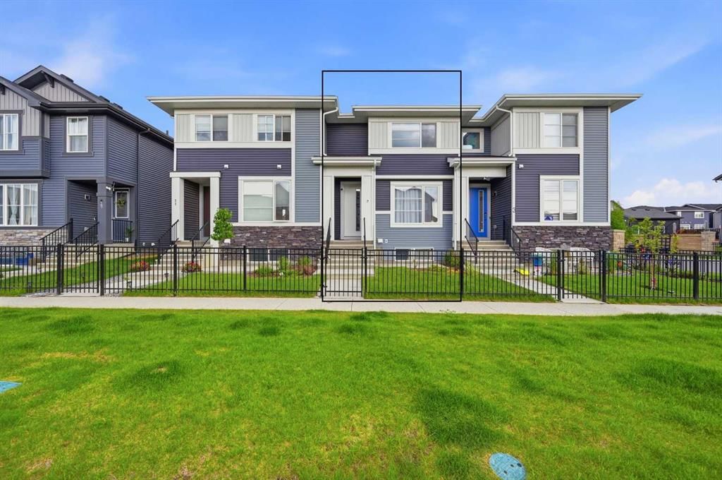 7 Lambeau Lane SE, Airdrie — photo 2 of 41