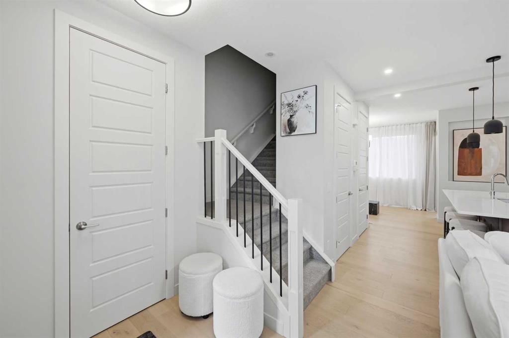 7 Lambeau Lane SE, Airdrie — photo 5 of 41