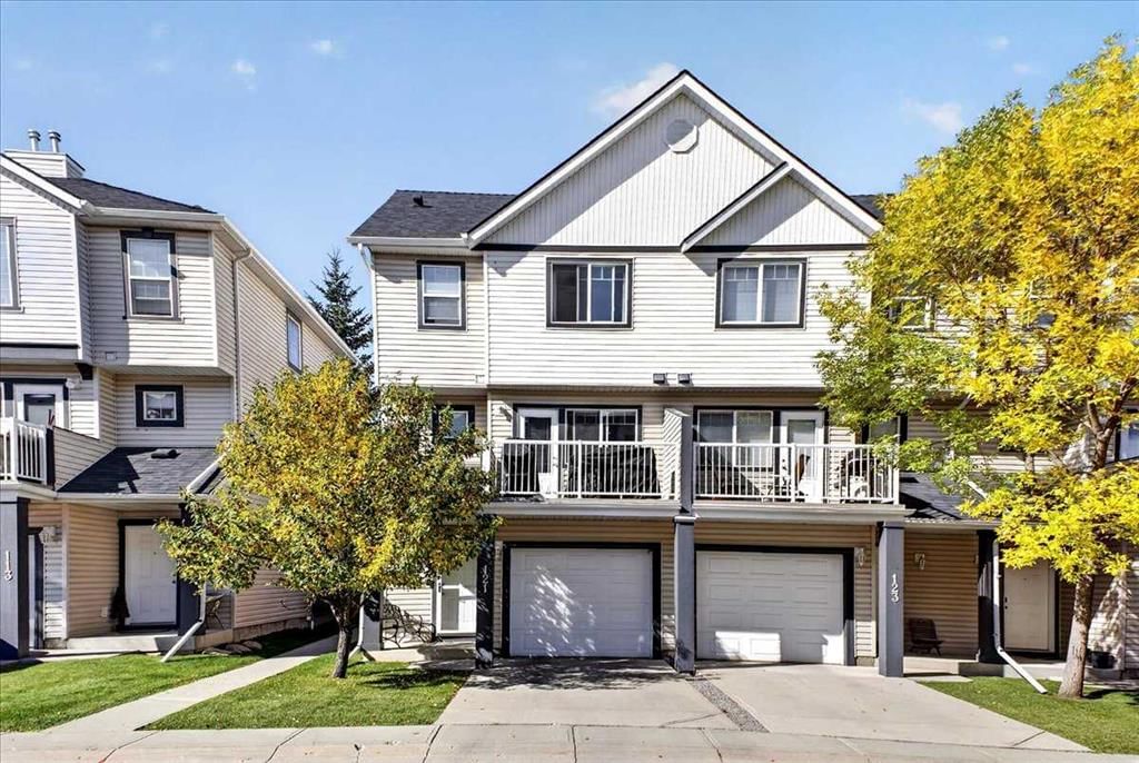 121 Everhollow Heights SW, Calgary — main listing photo