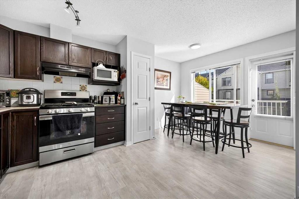 121 Everhollow Heights SW, Calgary — photo 3 of 36