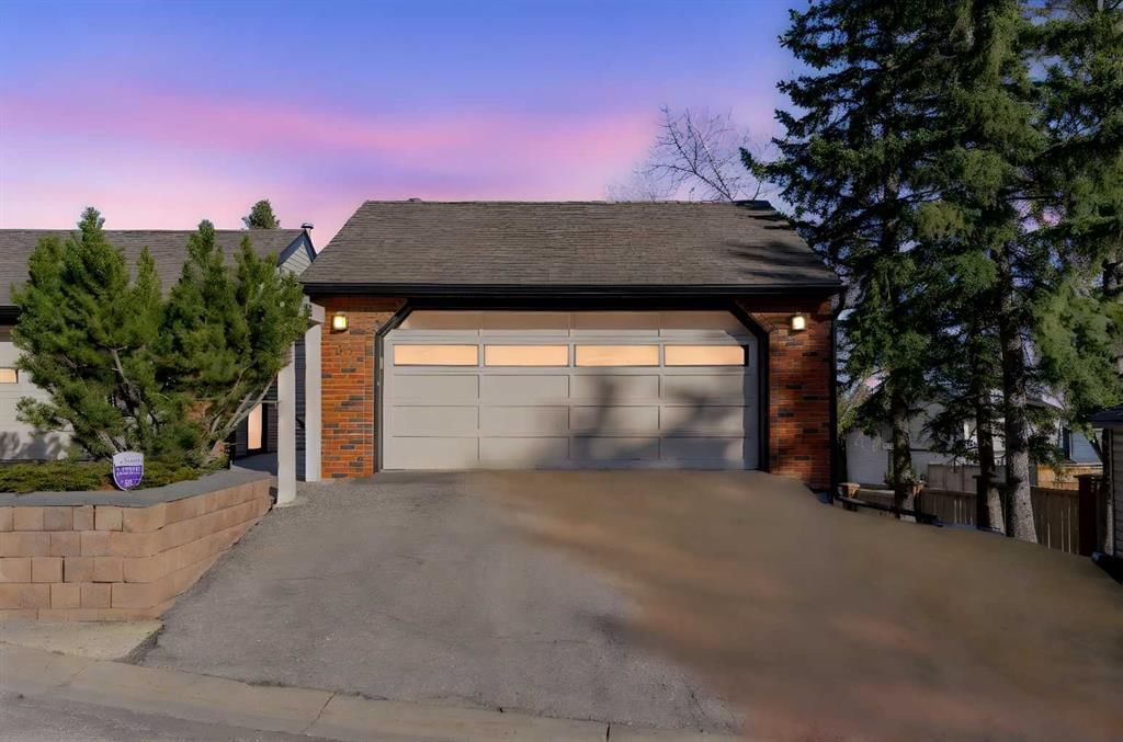 33, 448 Strathcona Drive SW, Calgary — photo 2 of 50