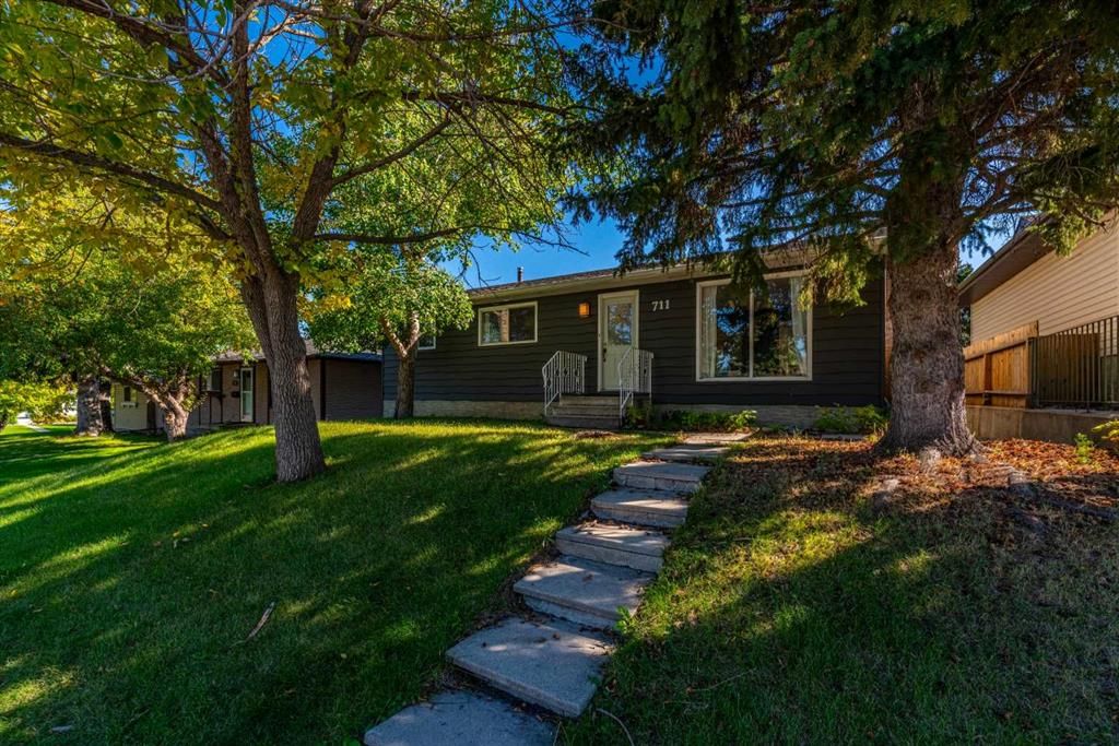 711 118 Avenue SW, Calgary — photo 3 of 38