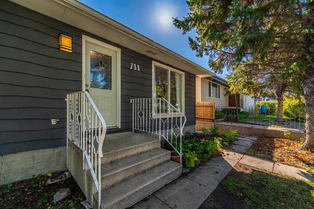 711 118 Avenue SW, Calgary — photo 4 of 38