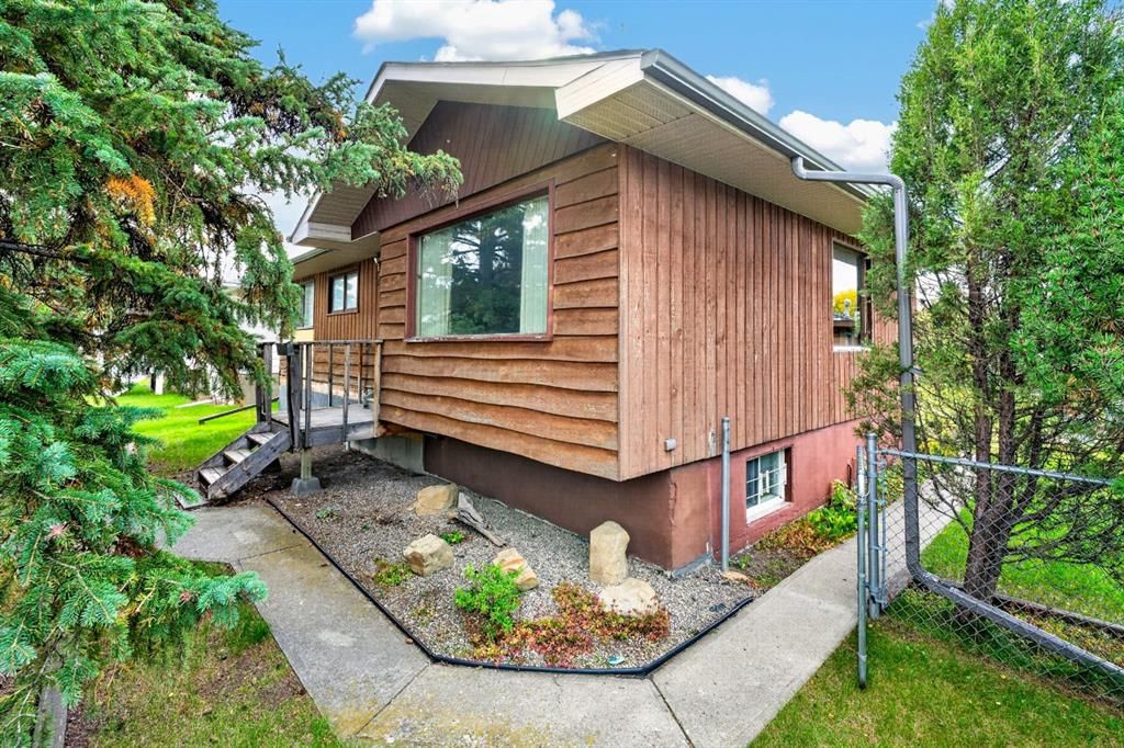 3723 Bow Anne Road NW, Calgary — photo 2 of 43
