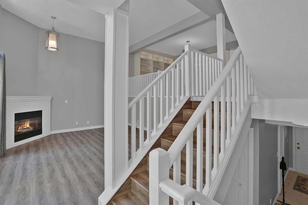 118 Candle Terrace SW, Calgary — photo 4 of 43