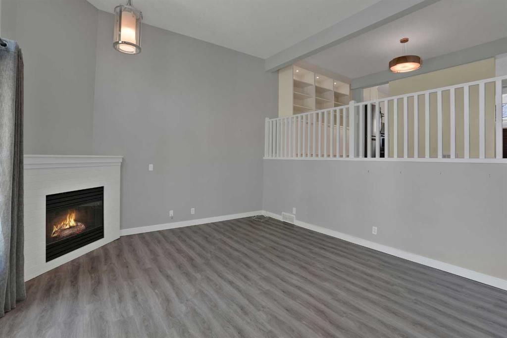 118 Candle Terrace SW, Calgary — photo 5 of 43