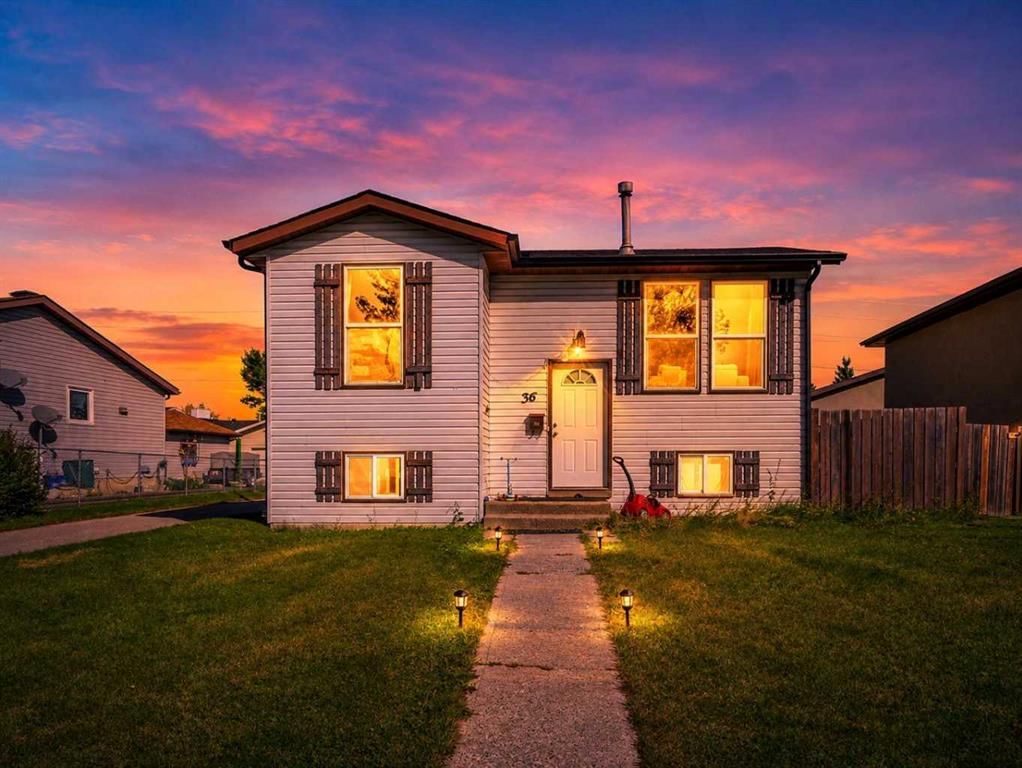 36 Castlebrook Rise NE, Calgary — photo 2 of 26