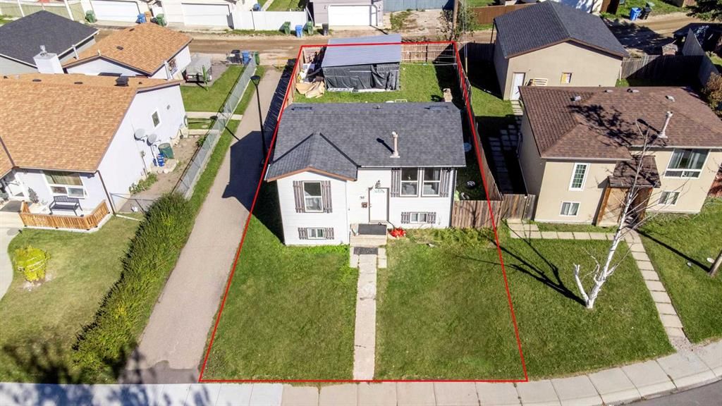 36 Castlebrook Rise NE, Calgary — photo 4 of 26