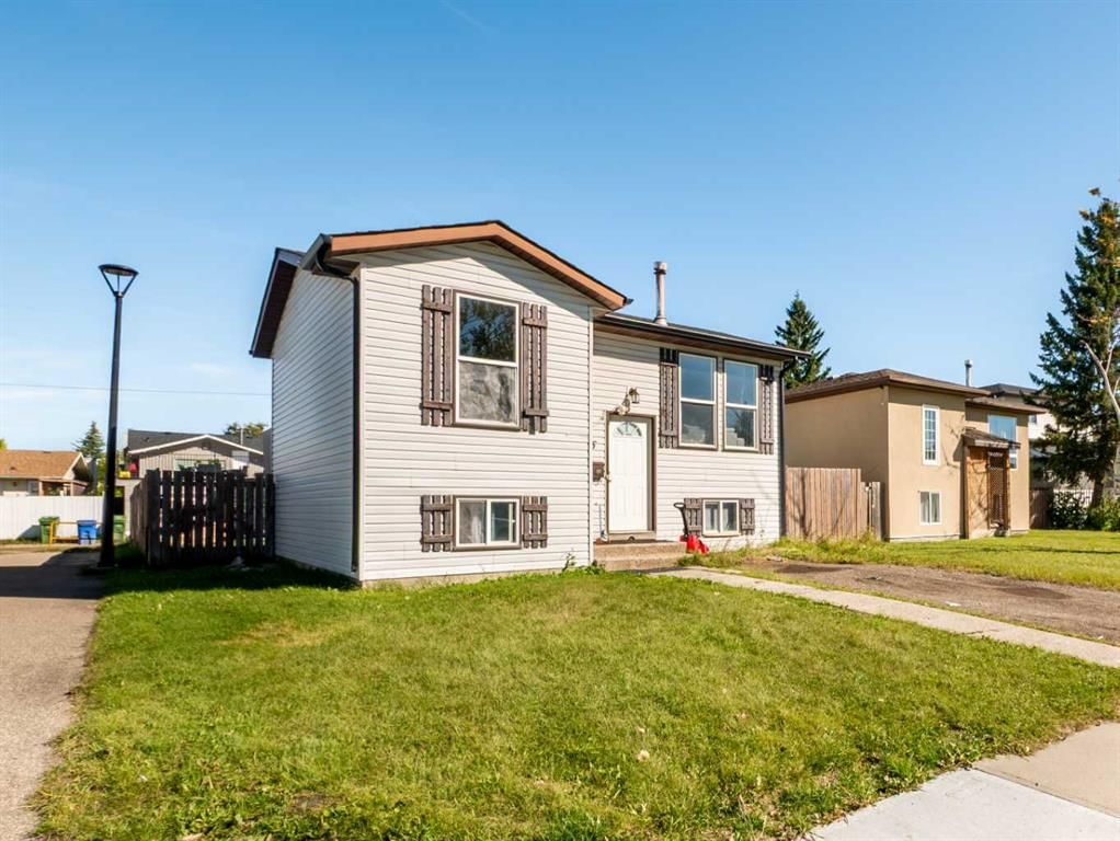 36 Castlebrook Rise NE, Calgary — photo 5 of 26