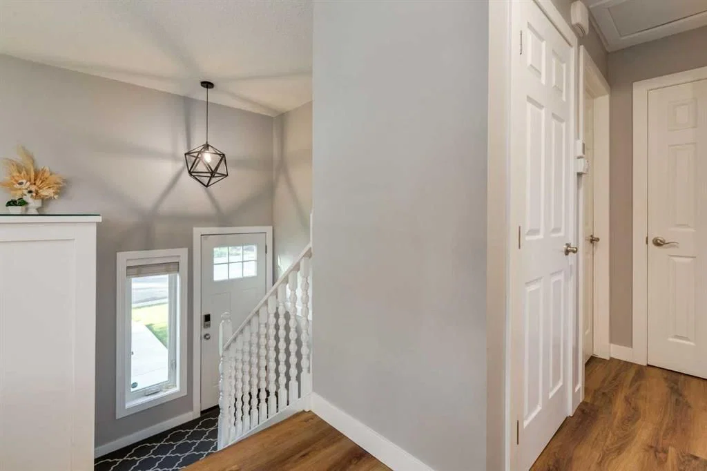 12164 Lake Michigan Road SE, Calgary — photo 3 of 45