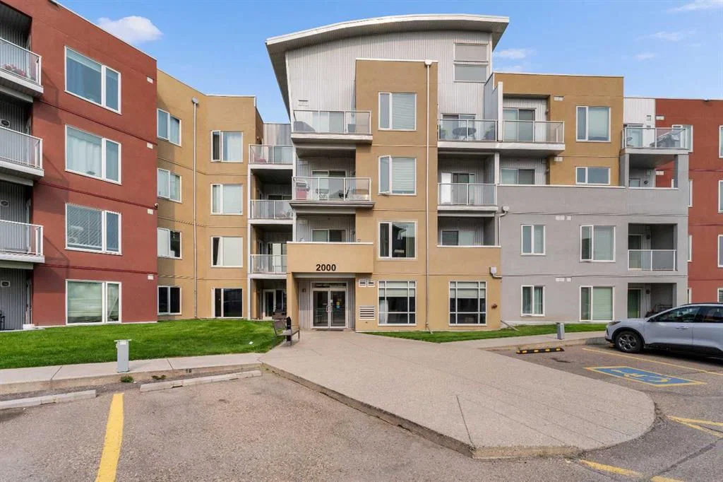 2405, 604 East Lake Boulevard NE, Calgary — apartment for sale