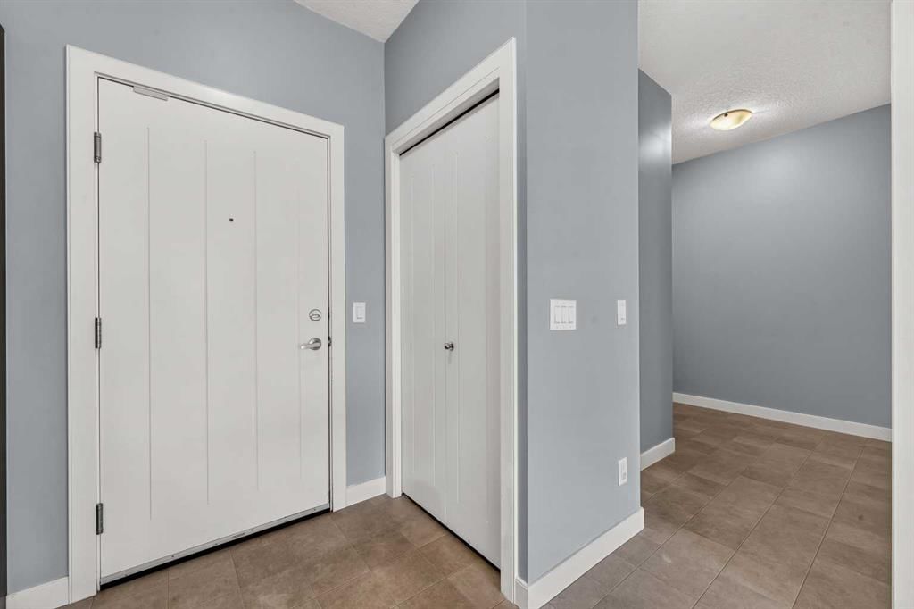 2405, 604 East Lake Boulevard NE, Airdrie — photo 4 of 31