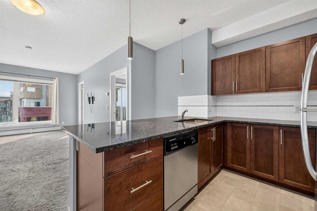 2405, 604 East Lake Boulevard NE, Airdrie — photo 5 of 31