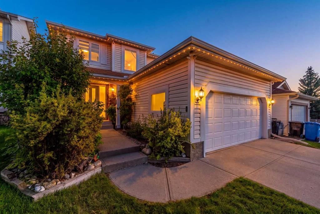 8 Hawkdale Close NW, Calgary — main listing photo