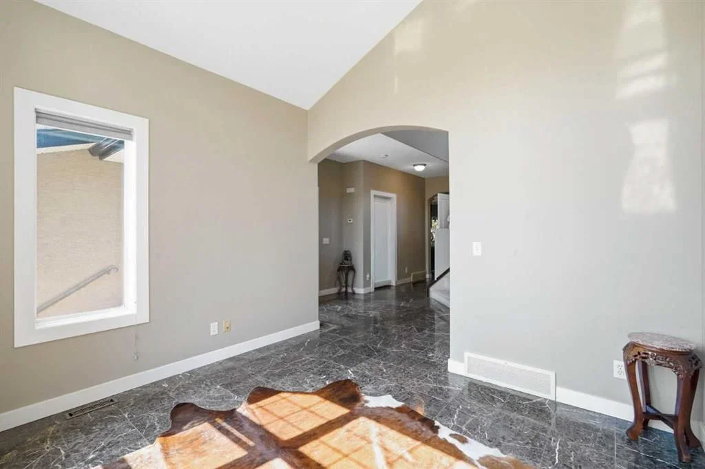 242 Tusslewood Grove NW, Calgary — photo 5 of 41