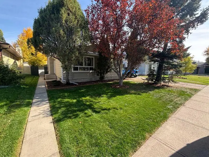 235 Shawcliffe Circle SW, Calgary — photo 2 of 28