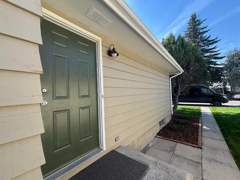 235 Shawcliffe Circle SW, Calgary — photo 4 of 28