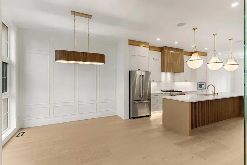 2811 35 Street SW, Calgary — photo 2 of 44