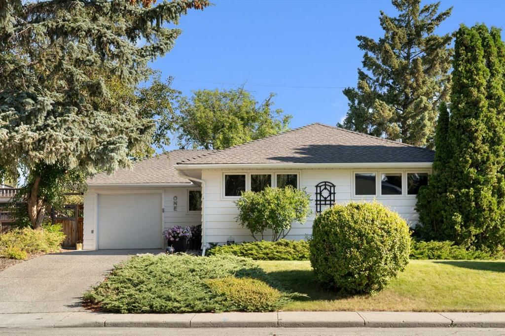 1 Kelwood Place SW, Calgary — photo 2 of 45