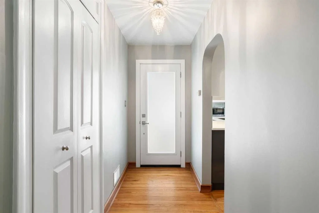 1 Kelwood Place SW, Calgary — photo 4 of 45