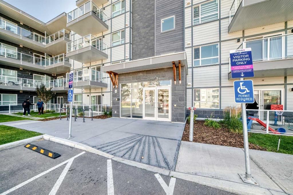 120, 40 Carrington Plaza NW, Calgary — photo 3 of 24