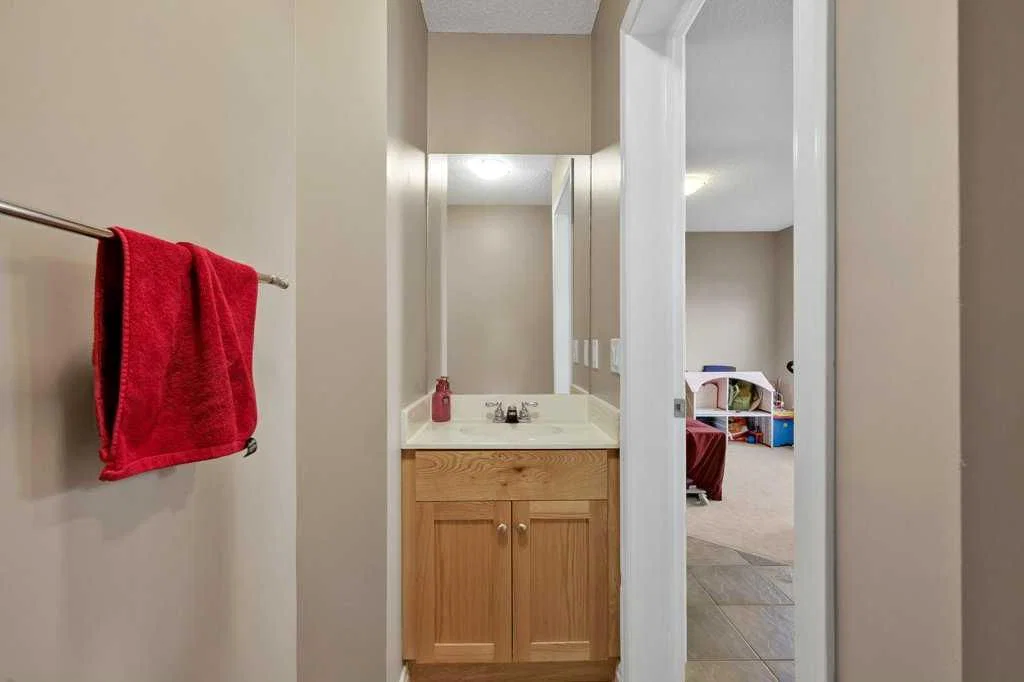 #1201, 2384 Sagewood Gate SW, Airdrie — photo 2 of 22