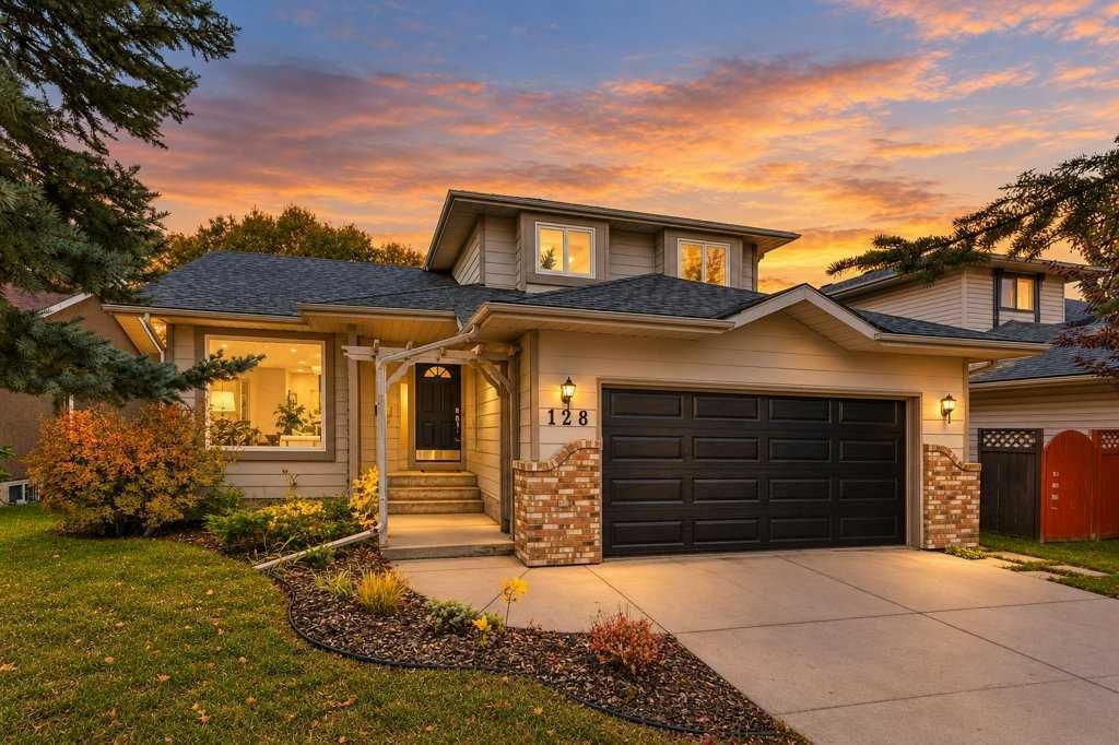 128 Sunvista Close SE, Calgary — main listing photo