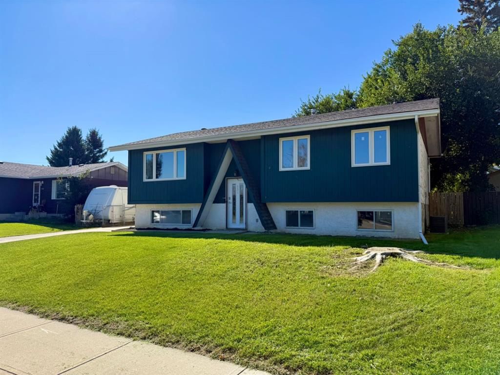 921 Ellis Crescent SE, High River — main listing photo