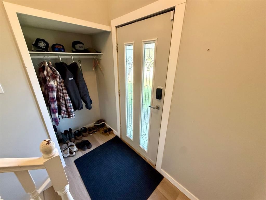 921 Ellis Crescent SE, High River — photo 5 of 38