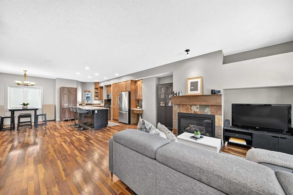 2315 1 Street NE, Calgary — photo 4 of 37